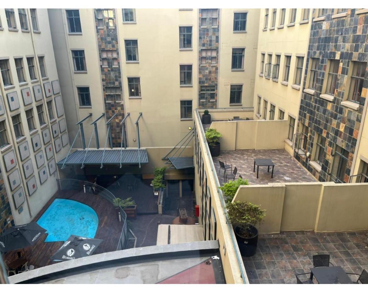 Mabungubwe Hotel Apartments - Home Away From Home Johannesburg Bagian luar foto