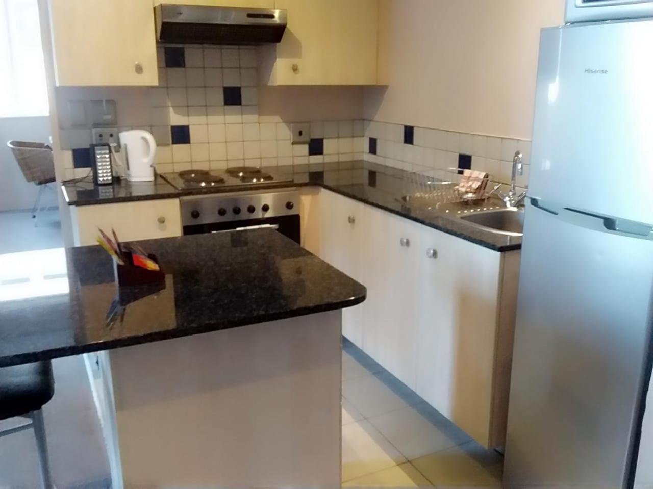 Mabungubwe Hotel Apartments - Home Away From Home Johannesburg Bagian luar foto